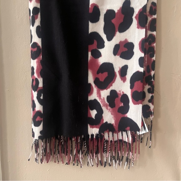 🏷️ 🎉totw • abstract leopard print fringe scarf - Picture 4 of 13